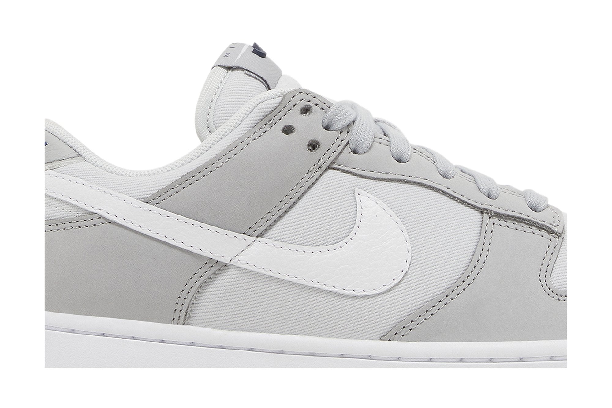 Women's Nike Dunk Low LX - Light Smoke Grey ()